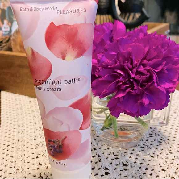 NWT Bath and Body Works 4oz Hand Cream Moonlight Path - Picture 1 of 4